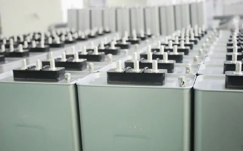 What are the intelligent characteristics of low-voltage power capacitors?